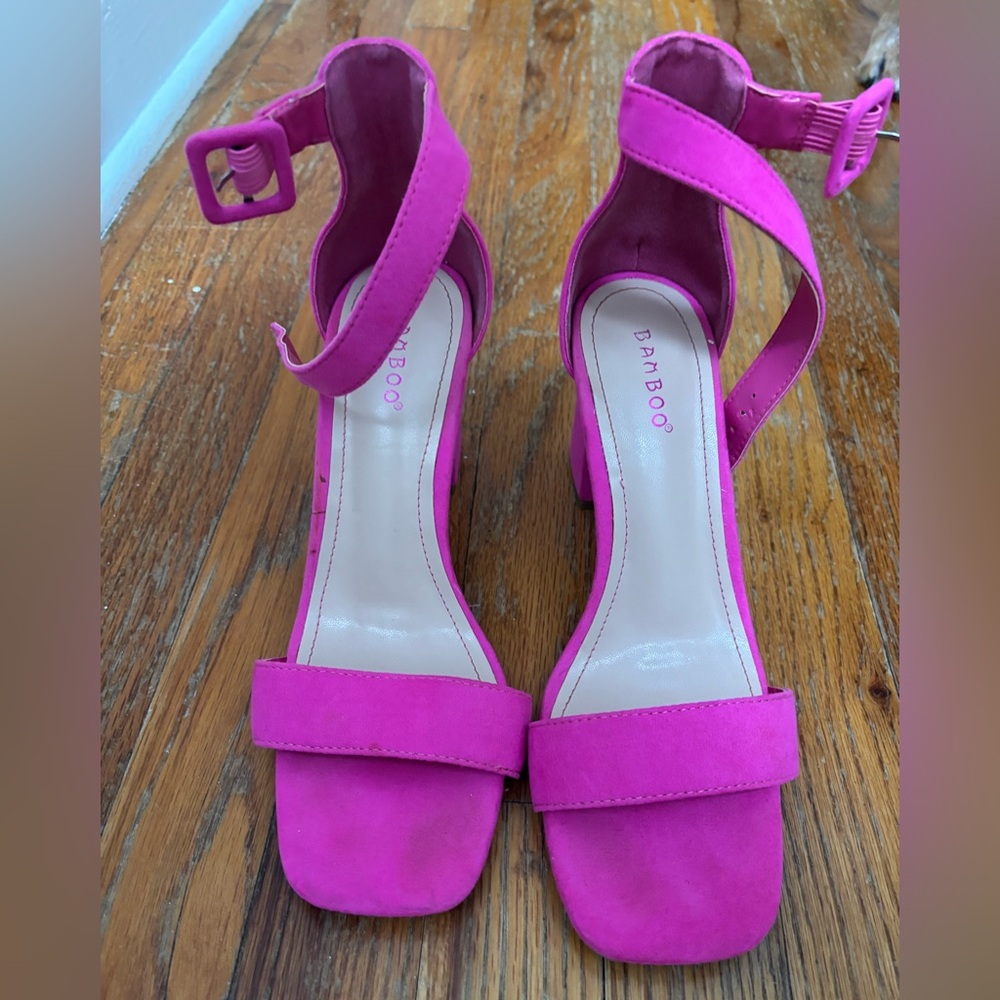 BAMBOO Women's Fuchsia Strappy Heels